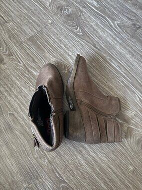 NWT Fall Boots in Size 7.5